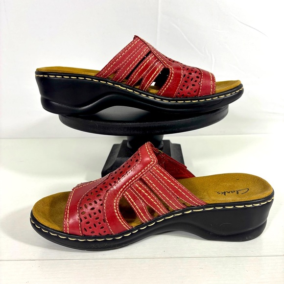 Clarks Women's Red Perforated Sandals Size 9.5 - Picture 1 of 7